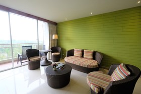 Long Beach Cha Am Resort