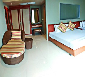 Long Beach Cha Am Resort