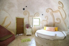 Naidee Sculptured Huts @ Vic Hua Hin
