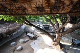 Naidee Sculptured Huts @ Vic Hua Hin