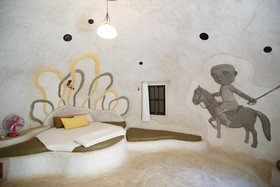 Naidee Sculptured Huts @ Vic Hua Hin
