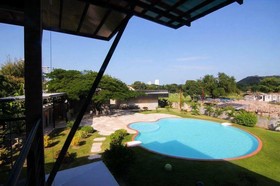 Naidee Sculptured Huts @ Vic Hua Hin