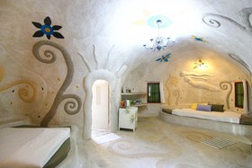 Naidee Sculptured Huts @ Vic Hua Hin