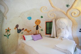 Naidee Sculptured Huts @ Vic Hua Hin