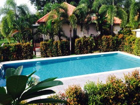 Phetnamneung Resort