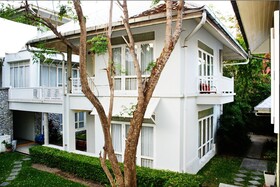 Baan Bayan Beachfront Hotel
