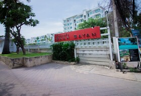 Baan Bayan Beachfront Hotel