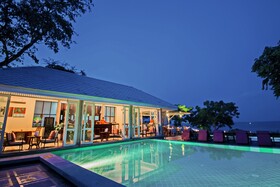 Baan Bayan Beachfront Hotel