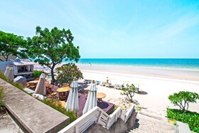 Baan Bayan Beachfront Hotel