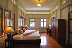 Baan Bayan Beachfront Hotel