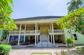 Baan Bayan Beachfront Hotel
