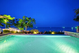 Baan Bayan Beachfront Hotel