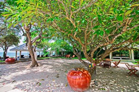 Baan Bayan Beachfront Hotel