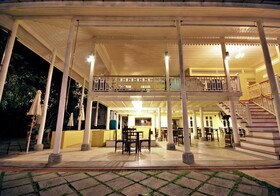 Baan Bayan Beachfront Hotel