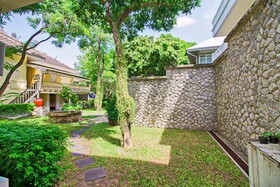 Baan Bayan Beachfront Hotel
