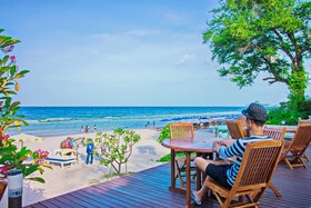 Baan Bayan Beachfront Hotel