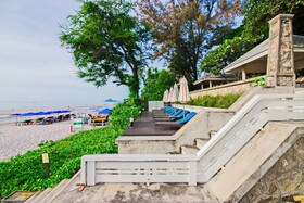 Baan Bayan Beachfront Hotel