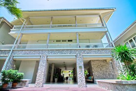 Baan Bayan Beachfront Hotel
