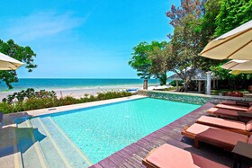 Baan Bayan Beachfront Hotel
