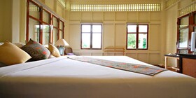 Baan Bayan Beachfront Hotel
