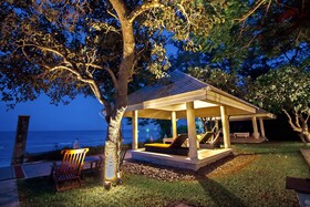 Baan Bayan Beachfront Hotel