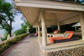 Baan Bayan Beachfront Hotel