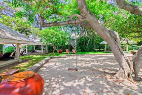 Baan Bayan Beachfront Hotel