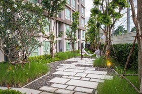 Baan Peang Ploen by Montri