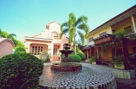 Baan Rajdamnern Hua Hin