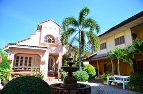 Baan Rajdamnern Hua Hin