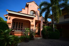 Baan Rajdamnern Hua Hin