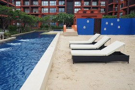 Bluroc Huahin Condo By Pat
