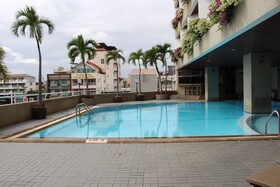City Beach Resort