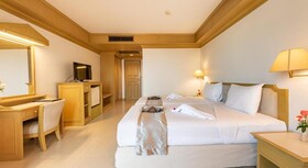 City Beach Resort