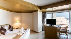 City Beach Resort