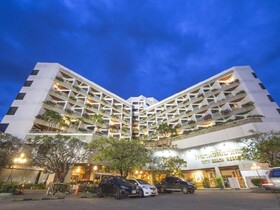 City Beach Resort