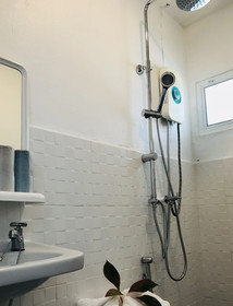 Karoon Hut Guesthouse