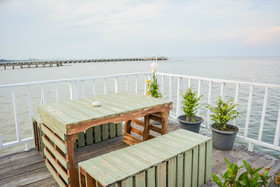 Karoon Hut Guesthouse