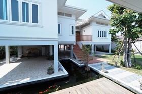 Marisa Villa Huahin