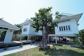 Marisa Villa Huahin