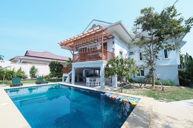 Marisa Villa Huahin