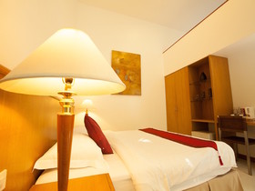 Nern Chalet Beachfront Hotel