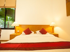 Nern Chalet Beachfront Hotel
