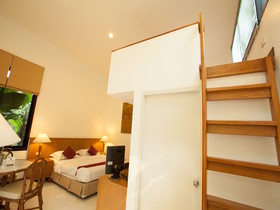 Nern Chalet Beachfront Hotel