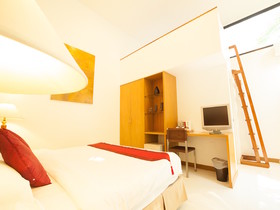 Nern Chalet Beachfront Hotel