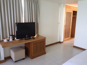 Nern Chalet Beachfront Hotel