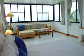 Nern Chalet Beachfront Hotel