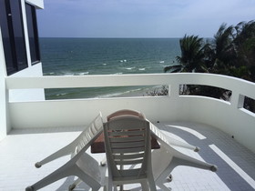 Nern Chalet Beachfront Hotel