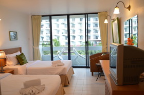 Nern Chalet Beachfront Hotel
