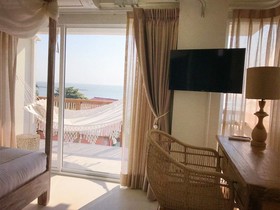 Pineapple Lazy Beach Villas